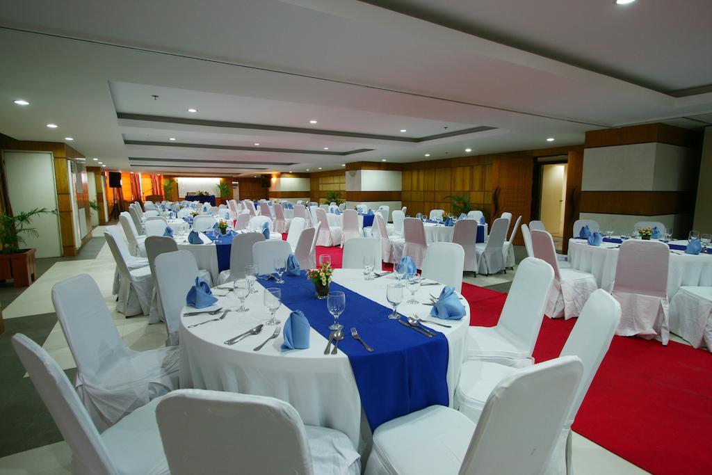 Crown Regency Hotel & Towers Cebu Buitenkant foto